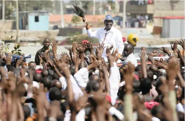  ?? PICTURE: EPA ?? STRONG SUPPORT: The leader of The National Super Alliance opposition coalition and its presidenti­al candidate Raila Odinga arrives at a campaign rally in Nairobi.