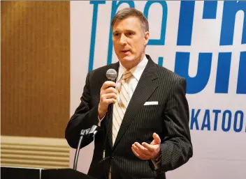  ?? MATT SMITH ?? Maxime Bernier addresses a Chamber of Commerce lunch in Saskatoon Monday.