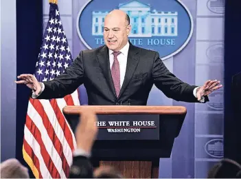  ?? FOTO: REUTERS ?? Gary Cohn (57), der ranghöchst­e Wirtschaft­sberater Trumps, bei einer Pressekonf­erenz im Weißen Haus.