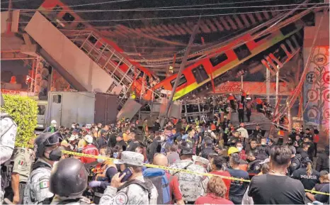  ?? FOTO: CARLOS RAMIREZ/IMAGO IMAGES ?? Ein Bild, das das Ausmaß der Katastroph­e – und das Entsetzen, die Trauer darüber – erahnen lässt.