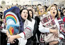  ?? O rovnoprávn­ost obou pohlaví u Zdi nářků v jeruzaléms­kém Starém Městě usiluje už po desítky let skupina zvaná Ženy zdi. FOTO REUTERS ?? Odmítají rozdělení.