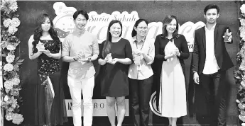 ??  ?? From left to right model Fiana, Tan King Hong (senior manager of Suria Sabah Events & Promotion Department), Cecilia Gilbert (area manager of The Body Shop Sabah), Khor Chiang Ning (manager of Metrojaya Suria Sabah), June Chong (senior executive and...