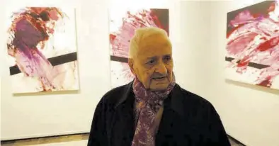  ?? JAIME GALINDO ?? El artista Luis Feito durante su última exposición en Zaragoza, en el 2018. ((