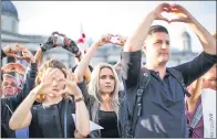  ?? TOLGA AKMEN / ANADOLU AGENCY VIA GETTY IMAGES ?? People gather in London on Tuesday to pay homage to the victims of Monday night’s terrorist attack in Manchester.