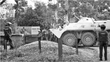  ??  ?? Bangladesh Army armoured car take part in an operation to storm an Islamist extremist hideout in Sylhet. — AFP photo