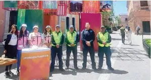  ?? ?? Imagen. Elementos de la Policía Turística son de gran ayuda para orientar a los visitantes; tienen su “base” en la Plaza de Armas.