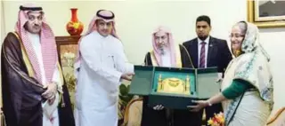  ??  ?? Bangladesh­i Prime Minister Sheikh Hasina receives a Saudi delegation led by Mohammad Al-Khuzaim, in Dhaka on Wednesday. (AN photo)