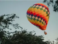  ??  ?? 12 Enjoy a hot air balloon ride right on the property 12