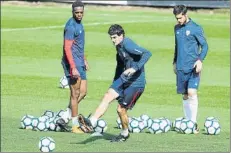  ?? FOTOS: JUAN ECHEVERRÍA ?? Los leones entrenaron en Lezama tras la agridulce resaca del partido frente al Östersunds. Las caras de los jugadores mostraban la decepción por el mal partido realizado. San José se ejercitó con balón con la vista puesta en Leganés