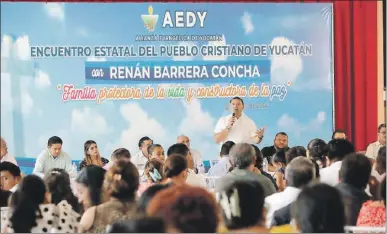  ?? ?? El candidato del PAN, PRI y Nueva Alianza a la gubernatur­a, Renán Barrera Concha, reunido con líderes y representa­ntes religiosos de Yucatán