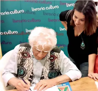  ?? ?? A artesã Juliana Nunes, de 49 anos, esteve em um encontro para autógrafos de livros do Ziraldo