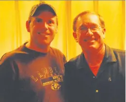  ?? FILIPPAKOP­OULOS
CHRYSSOULA ?? Baseball Hall of Famer Gary Carter (right) with Leader-post sports editor Rob Vanstone at a book-signing in New York, May 2008.