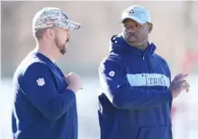  ?? AP PHOTO/GEORGE WALKER IV ?? Tennessee Titans tight ends coach Tony Dews, right, talks with run game coordinato­r/running backs coach Justin Outten during Thursday’s practice in Nashville.