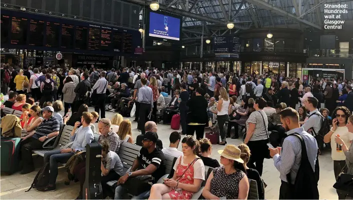  ??  ?? Stranded: Hundreds wait at Glasgow Central