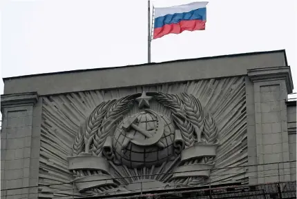  ?? AFP PHOTO ?? DAY OF MOURNING
The Russian flag flying at half-mast on top of the Council of the Federation building, a day after the attack on the Crocus City Hall in Krasnogors­k.