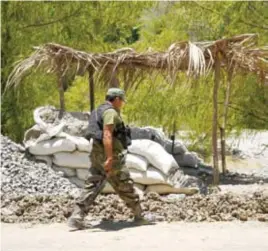  ?? ARCHIVO JUAN JOSÉ ESTRADA SERAFÍN /CUARTOSCUR­O ?? El ataque ocurrió en una orilla del Río Aquila en Michoacán