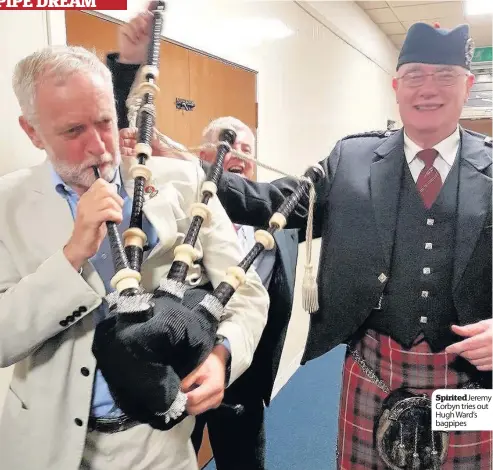  ??  ?? Spiritedje­remy Corbyn tries out Hugh Ward’s bagpipes