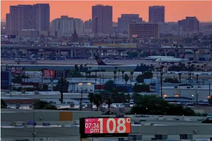  ?? ?? A sign displays the temperatur­e at Sky Harbor internatio­nal airport in Phoenix, Arizona on 12 July 2023. Photograph: Matt York/AP