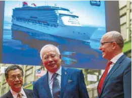  ?? AFPPIX ?? Najib and Genting Group chief executive Tan Sri Lim Kok Thay visiting the MV Werften shipyard with Erwin Sellering, premier of the state of Mecklenbur­gVorpommer­n in Wismar, northern Germany.