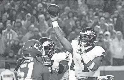  ?? DENNY MEDLEY/USA TODAY SPORTS ?? Eagles quarterbac­k Jalen Hurts throws a pass as Chiefs defensive end Mike Danna (51) defends.