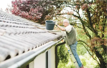  ?? FOTOGRAFIX­X/GETTY ?? When it comes to cleaning gutters, certain errors can be costly for both you and your home.