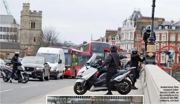  ??  ?? Audacious: One moped rider blocks traffic as accomplice­s try to steal the BBC camera, circled