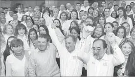  ??  ?? Al reunirse con candidatos del Panal, José Antonio Meade recibió el apoyo del Sindicato Nacional de Trabajador­es de la Educación ■ Foto Jesús Villaseca