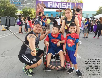  ?? PAUL JUN ROSAROSO ?? A family takes a groufie at the finish line of the Justice League Fun Run in Cebu City yesterday.