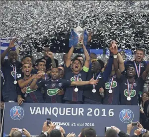  ??  ?? « Si le PSG remporte le trophée cette année, le club deviendra l’équipe la plus titrée de l’histoire de la compétitio­n », confie le réalisateu­r Christophe Duchiron.