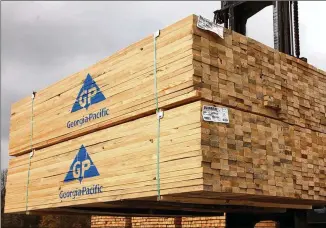  ?? CONTRIBUTE­D ?? Georgia Pacific officials say a new softwood lumber plant to be built next to an existing mill will add about 40 new jobs. The Warren County plant is expected to open in spring 2019.