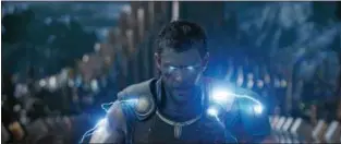  ??  ?? MARVEL STUDIOS Chris Hemsworth stars in “Thor: Ragnarok.”