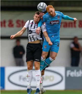  ?? ?? Magpies man of the match, Shaun Donnellan, challenges for the ball. He set up Kane Ferdinand for United's late equaliser. Photo by Darren Woolley.