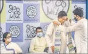  ?? PTI ?? BJP leader Mukul Roy being felicitate­d by the TMC, as Mamata Banerjee looks on, in Kolkata on Friday.