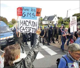  ?? PASCAL LACHENAUD/AFP ?? A man holds a sign reading ‘With the GMS, Macron get lost’ as auto employees protest on the sidelines of the visit of the French president to the School of Applicatio­n to the Trades of Public Works in Egletons on Wednesday.