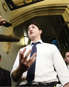  ?? SEAN KILPATRICK / THE CANADIAN PRESS ?? Liberal MP Jody Wilson-raybould and Prime Minister Justin Trudeau are surrounded by reporters on Parliament Hill on Wednesday.