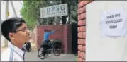  ?? KUMAR/ HT ?? A student reads the notice put outside Delhi Public School Ghaziabad regarding its indefinite closure on Friday.PARVEEN