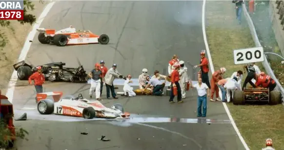  ??  ?? Alla prima curva Un’immagine del terribile incidente appena dopo la partenza, quando uno scarto improvviso della McLaren di James Hunt causò una carambola di auto