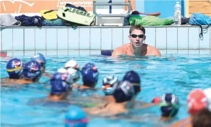  ??  ?? Ben Proud gives advice to participan­ts at the Malta Swimming Camp at the National Pool Photo: Domenic Aquilina