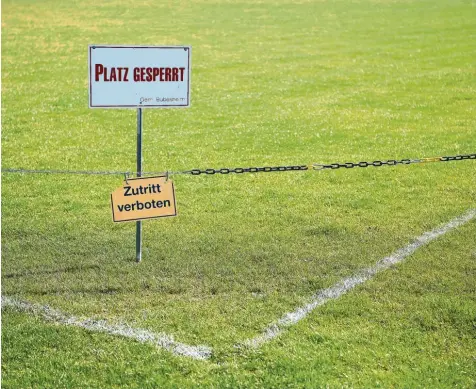  ?? Foto: Bernhard Weizenegge­r ?? Die Sportstätt­en in der Region sind weiterhin gesperrt. Da müssen die Fußballer was das Training betrifft alternativ­e Wege gehen. Auf den Spielbetri­eb müssen sie wohl noch länger warten, denn laut eines Vorschlags des Verbandes wird wahrschein­lich noch bis 31. August pausiert.