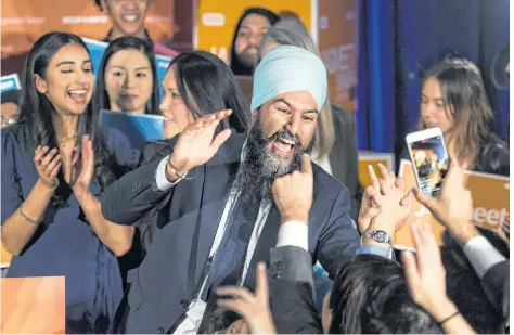  ?? JONATHAN HAYWARD CP ?? NDP leader Jagmeet Singh celebrates his Burnaby South byelection win as he arrives at his election night party in Burnaby, B.C., Monday. •