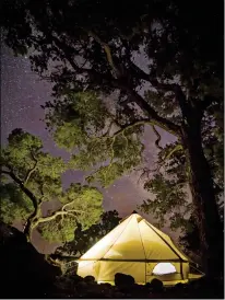  ?? Amanda Powell/Courtesy photo ?? Nighttime glamping with Heritage Inspiratio­ns of Taos offers a comfortabl­e way to watch stunning starry skies.