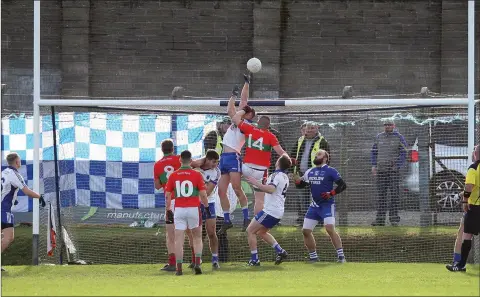  ??  ?? Rathnew’s Mark Doyle puts pressure on Dean Healy under a high ball during the SFC final on Sunday.