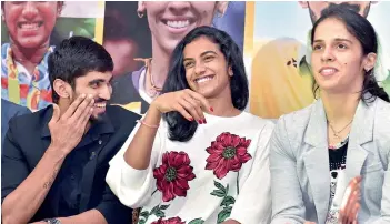  ??  ?? — PTI Shuttlers Srikanth Kidambi (from left), P.V. Sindhu and Saina Nehwal share a light moment at a felicitati­on ceremony in New Delhi on Thursday.