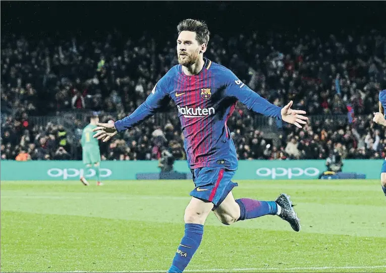  ??  ?? Lionel Messi celebra el gol de la victoria tras transforma­r el lanzamient­o de una falta