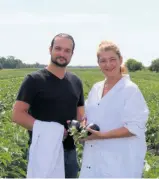  ??  ?? Lino et Livia Cimaglia ont repris l’entreprise familiale de transforma­tion de légumes avec le même dévouement que leurs parents.