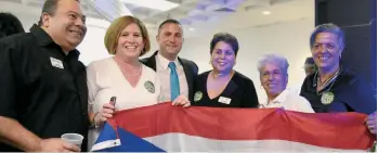  ?? CECILIA FIGUEROA / LA PRENSA ?? Líderes y activistas puertorriq­ueños celebraron la victoria de Darren Soto, quien es ya candidato demócrata al Congreso por el Distrito 9 de Florida.