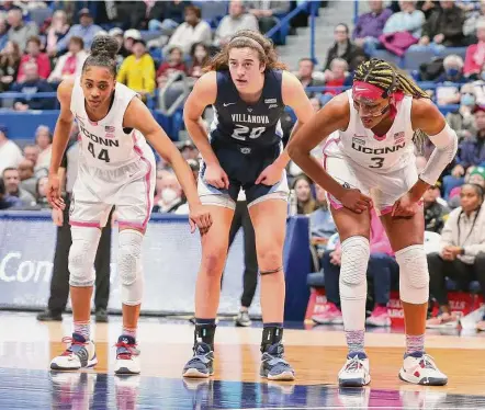  ?? M. Anthony Nesmith/Icon Sportswire via Getty Images ?? UConn’s Aubrey Griffin (44) and Aaliyah Edwards flank Villanova’s Maddy Siegrist at the XL Center in Hartford.