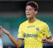  ??  ?? Astinenza Senza i gol di Roberto Inglese, il Chievo ha infilato una serie di sette sconfitte e due pareggi. L’attaccante pugliese, dopo l’infortunio, dovrebbe essere pronto per tornare titolare contro il Genoa