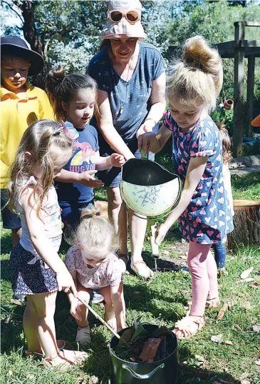  ??  ?? Eli Twinning, Ivy Chugg, Lily Morris, teacher Jo Kondo, and Charlie van Kaathoven prepare their pot for the fire.