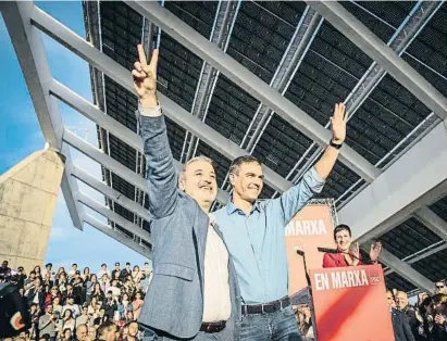  ?? Llibert Teixidó ?? Jaume Collboni, Pedro Sánchez y, en segundo término, Filo Cañete en el acto celebrado en el Fòrum